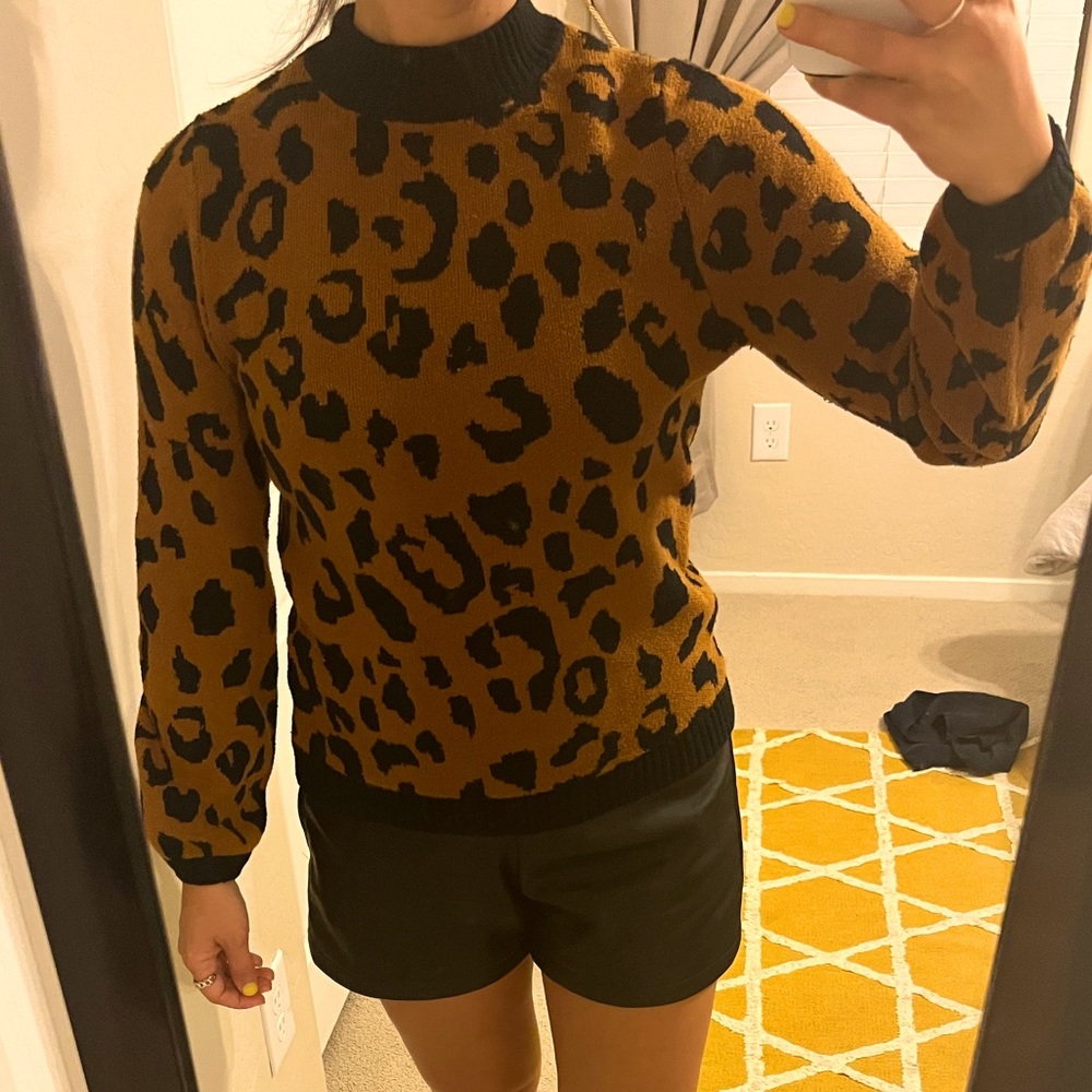 XS. Cheetah Print. Sweater.